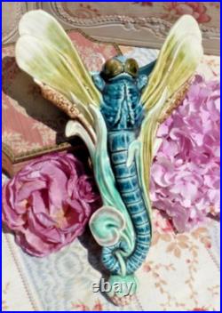 ANCIENNE BOUQUETIÈRE LIBÉLLULE en BARBOTINE fin XIXe style Art Nouveau ANCIENNE BOUQUETIÈRE LIBÉLLULE en BARBOTINE fin XIXe style Art Nouveau