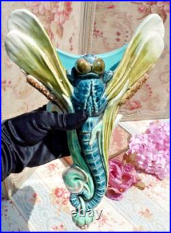 ANCIENNE BOUQUETIÈRE LIBÉLLULE en BARBOTINE fin XIXe style Art Nouveau ANCIENNE BOUQUETIÈRE LIBÉLLULE en BARBOTINE fin XIXe style Art Nouveau
