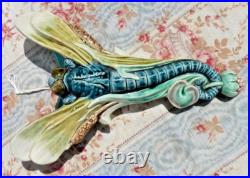 ANCIENNE BOUQUETIÈRE LIBÉLLULE en BARBOTINE fin XIXe style Art Nouveau ANCIENNE BOUQUETIÈRE LIBÉLLULE en BARBOTINE fin XIXe style Art Nouveau