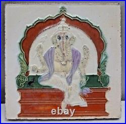 Ancien Carreau Majolique Art Nouveau Céramique Ganesh Assis Sur Throne Gwalior