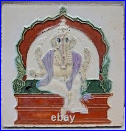 Ancien Carreau Majolique Art Nouveau Céramique Ganesh Assis Sur Throne Gwalior