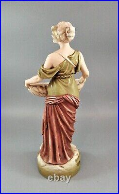 Ancien Royal Dux Porcelaine Art Nouveau Figurine D'Une Jeune Femme, C. 1912