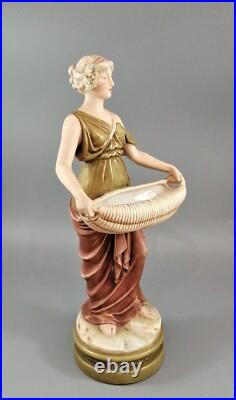 Ancien Royal Dux Porcelaine Art Nouveau Figurine D'Une Jeune Femme, C. 1912 Ancien Royal Dux Porcelaine Art Nouveau Figurine D'Une Jeune Femme, C. 1912