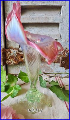 Ancien Vase Soliflore Art Nouveau En Verre Souffle En Forme De Fleurs De Couleur