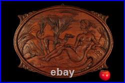 Ancien bas relief en chêne sculpté vers 1900 / Femme Seins Nus Chien Art Nouveau Ancien bas relief en chêne sculpté vers 1900 / Femme Seins Nus Chien Art Nouveau