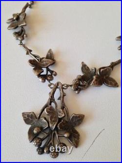 Ancien collier en Métal ou argent (pas de poinçon) de style Art nouveau