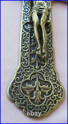 Ancien crucifix en bronze Art Nouveau Christ croix objet de dévotion