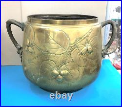 Ancien grand cache pot ART NOUVEAU bronze et laiton Décor de noisettes 41 cm