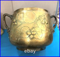 Ancien grand cache pot ART NOUVEAU bronze et laiton Décor de noisettes 41 cm