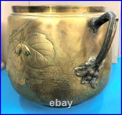 Ancien grand cache pot ART NOUVEAU bronze et laiton Décor de noisettes 41 cm
