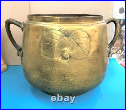 Ancien grand cache pot ART NOUVEAU bronze et laiton Décor de noisettes 41 cm