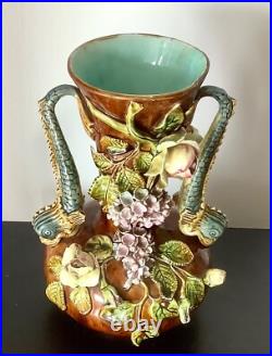 Ancien grand vase Art Nouveau aux dauphins en barbotine