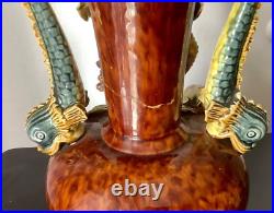 Ancien grand vase Art Nouveau aux dauphins en barbotine