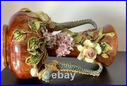 Ancien grand vase Art Nouveau aux dauphins en barbotine