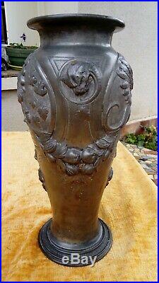 Ancien grand vase en étain art nouveau 40 cm André VILLIEN 1900 griffon