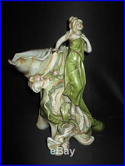 Ancien grand vide poche porcelaine femme au coquillage Art Nouveau fin XIX ème