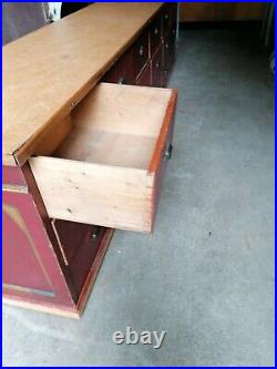 Ancien meuble à tiroirs comptoir en sapin art nouveau, 18 tiroirs, 3,50 m