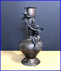 Ancien vase ART NOUVEAU métal argenté martelé WMF décor d'angelots 36 cm
