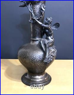 Ancien vase ART NOUVEAU métal argenté martelé WMF décor d'angelots 36 cm