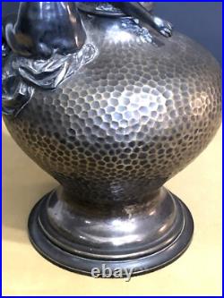Ancien vase ART NOUVEAU métal argenté martelé WMF décor d'angelots 36 cm