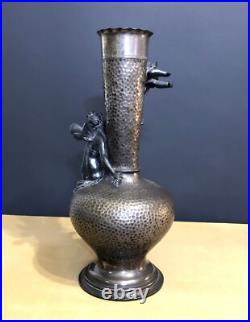 Ancien vase ART NOUVEAU métal argenté martelé WMF décor d'angelots 36 cm