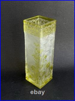 Ancien vase cristal dégagé à l'acide Baccarat verre givré floral art nouveau