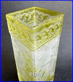 Ancien vase cristal dégagé à l'acide Baccarat verre givré floral art nouveau