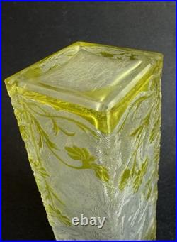 Ancien vase cristal dégagé à l'acide Baccarat verre givré floral art nouveau