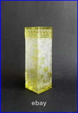 Ancien vase cristal dégagé à l'acide Baccarat verre givré floral art nouveau
