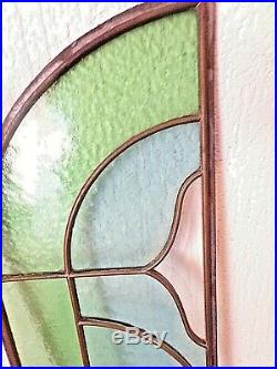 Ancien vitrail art-nouveau en forme de fer à cheval-fenêtre en verre multicolore