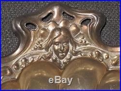 Ancienne Coupe Plat Corbeille Art Nouveau en métal argent Vide Poche Femme