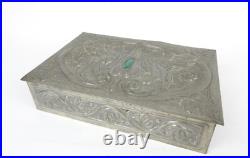 Ancienne boite en étain repoussé, époque art nouveau, attribuée à Alfred Daguet