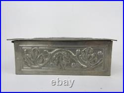 Ancienne boite en étain repoussé, époque art nouveau, attribuée à Alfred Daguet