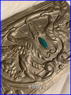 Ancienne boite en étain repoussé, époque art nouveau, attribuée à Alfred Daguet