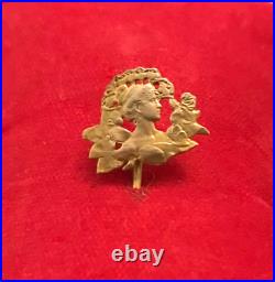 Ancienne épingle à cravate en argent vermeil Femme Art Nouveau signé Ch. Pillet Ancienne épingle à cravate en argent vermeil Femme Art Nouveau signé Ch. Pillet