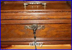 Ancienne grande boîte coffret fin XIXé/Art nouveau avec sa clé & crucifix
