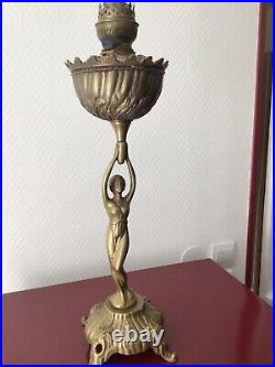 Ancienne grande lampe à petrole bronze Art Nouveau femme au flambeau complète