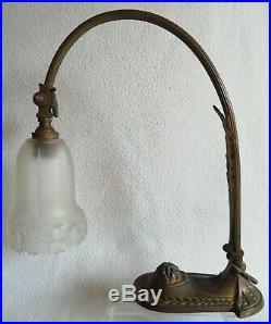 Ancienne lampe ART-NOUVEAU en bronze tulipe en verre moulé vers 1900