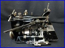 Ancienne machine à coudre UNION SPECIAL MACHINE Co. USA style 15400 AMZ