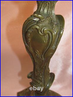 Ancienne paire de bougeoirs flambeaux bronze doré Art Nouveau insecte papillon