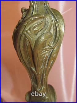 Ancienne paire de bougeoirs flambeaux bronze doré Art Nouveau insecte papillon