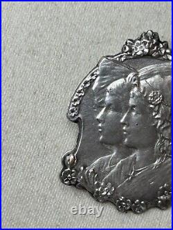 Art Nouveau Ancienne broche argent Décor portrait enfant 1900