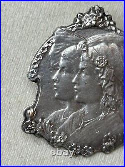 Art Nouveau Ancienne broche argent Décor portrait enfant 1900