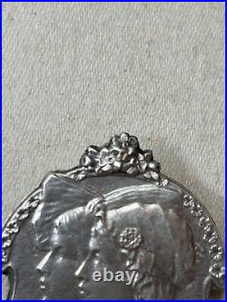 Art Nouveau Ancienne broche argent Décor portrait enfant 1900