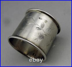 Art Nouveau ancien rond de serviette en argent russe poinçon 84 Silver Russia Art Nouveau ancien rond de serviette en argent russe poinçon 84 Silver Russia