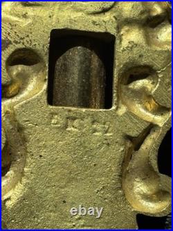 Belle paire de bougeoirs anciens en bronze art nouveau signées