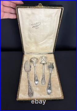 Coffret ancien de couverts de service Art Nouveau en métal argenté Coffret ancien de couverts de service Art Nouveau en métal argenté