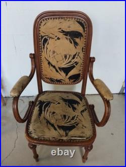 Fauteuil d'époque art nouveau ancien estampillé UNGVAR UNGARN 1900 à restaurer Fauteuil d'époque art nouveau ancien estampillé UNGVAR UNGARN 1900 à restaurer