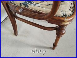 Fauteuil d'époque art nouveau ancien estampillé UNGVAR UNGARN 1900 à restaurer Fauteuil d'époque art nouveau ancien estampillé UNGVAR UNGARN 1900 à restaurer