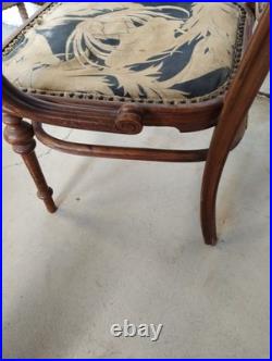 Fauteuil d'époque art nouveau ancien estampillé UNGVAR UNGARN 1900 à restaurer Fauteuil d'époque art nouveau ancien estampillé UNGVAR UNGARN 1900 à restaurer